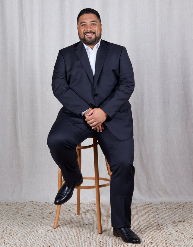 Johansen is 183cm (6'0") wearing size 124 