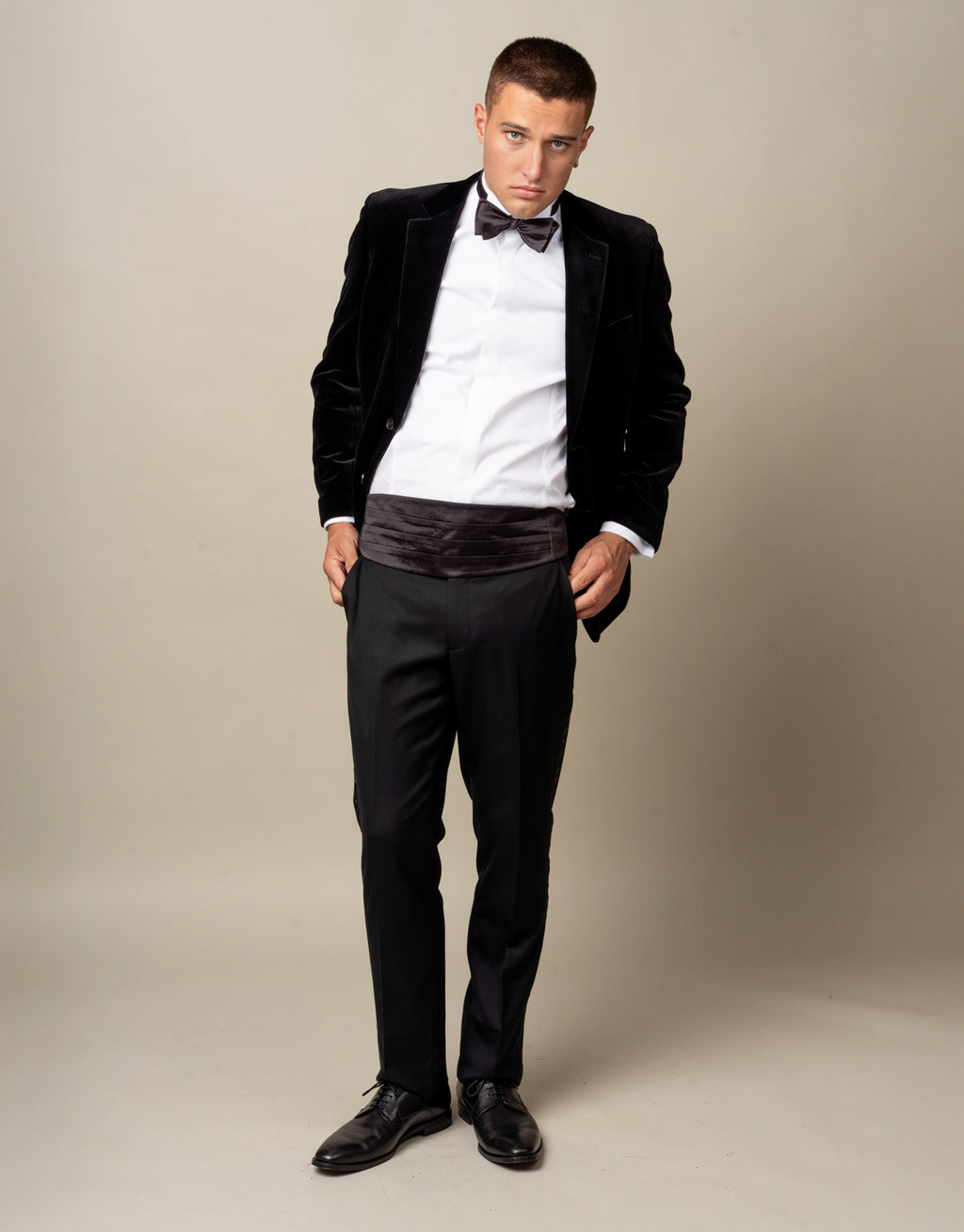 Ollie is 186cm wearing size 88