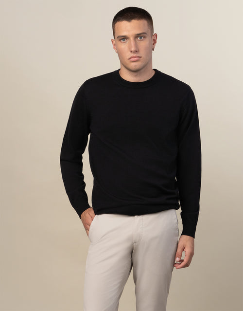 Ollie is 186cm wearing size M