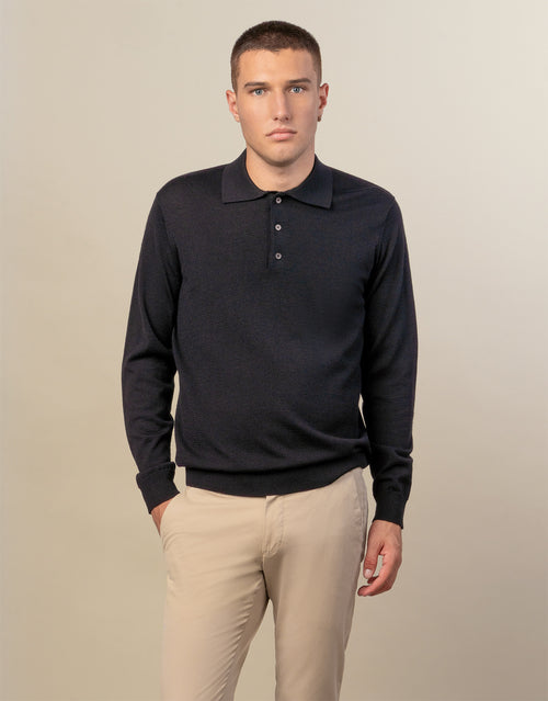 Ollie is 186cm wearing size M