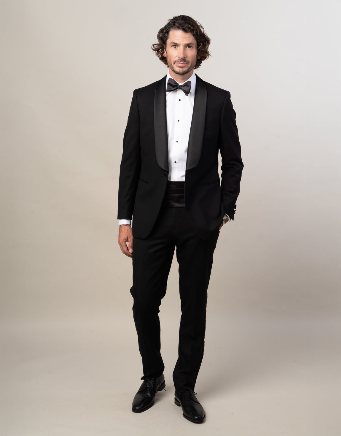 Tom is 185cm wearing size 96 Regular jacket and 84 trouser
