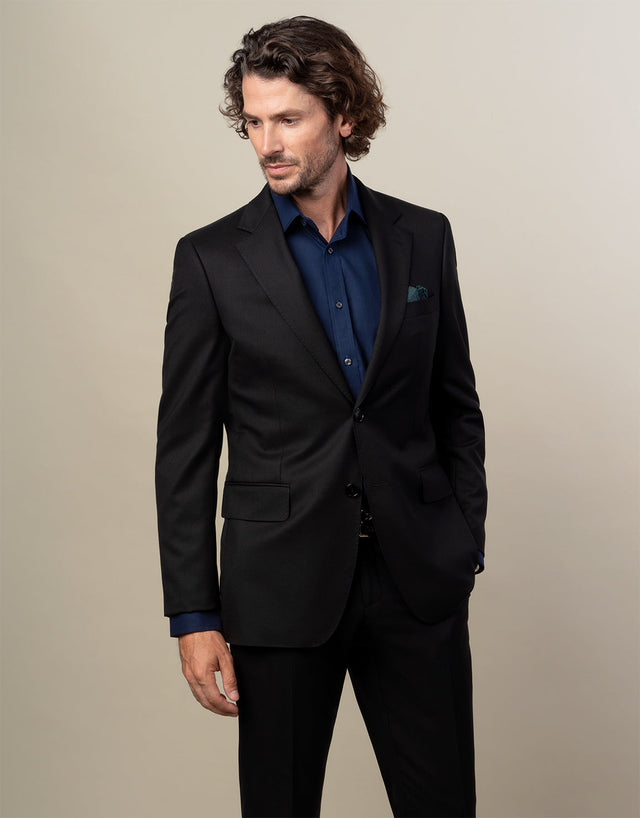 Tom is 185cm wearing size 96 Regular