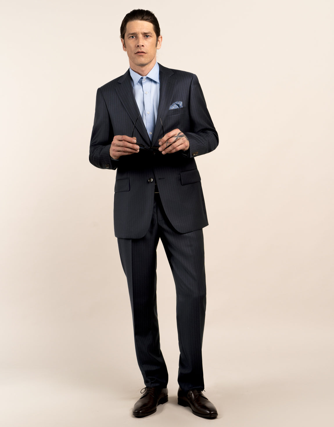 Vinnie is 185cm wearing size 84
