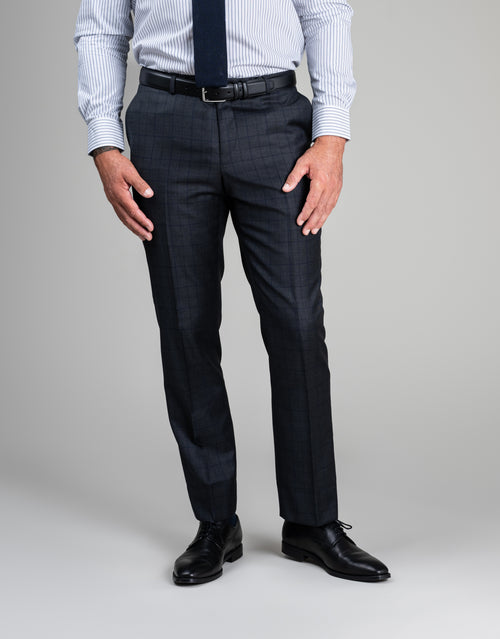 Scott is 191cm wearing size 92