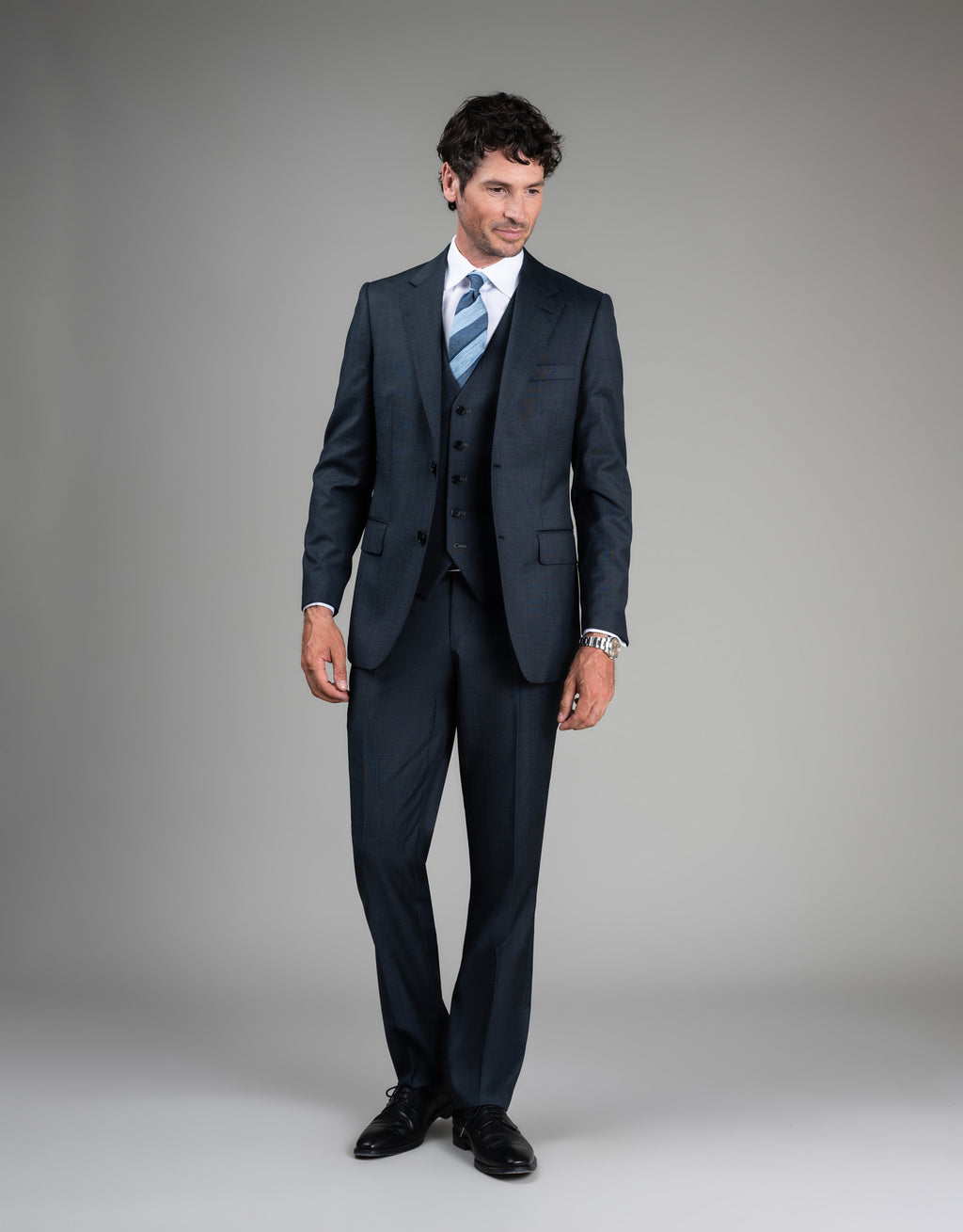 Tom is 185cm wearing size 96 Regular jacket & 84 trouser