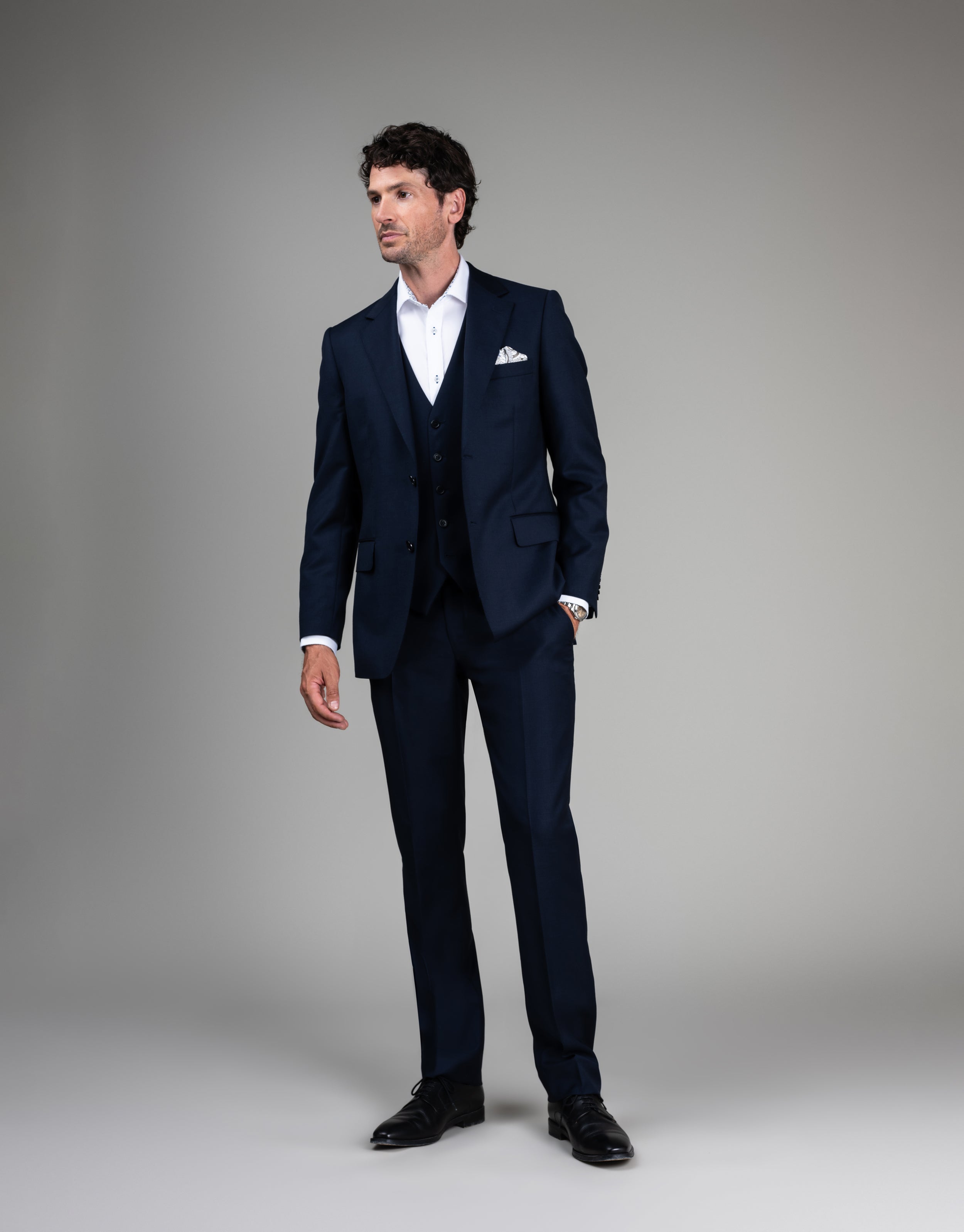 Tom is 185cm wearing size 96 Regular jacket & 84 trouser