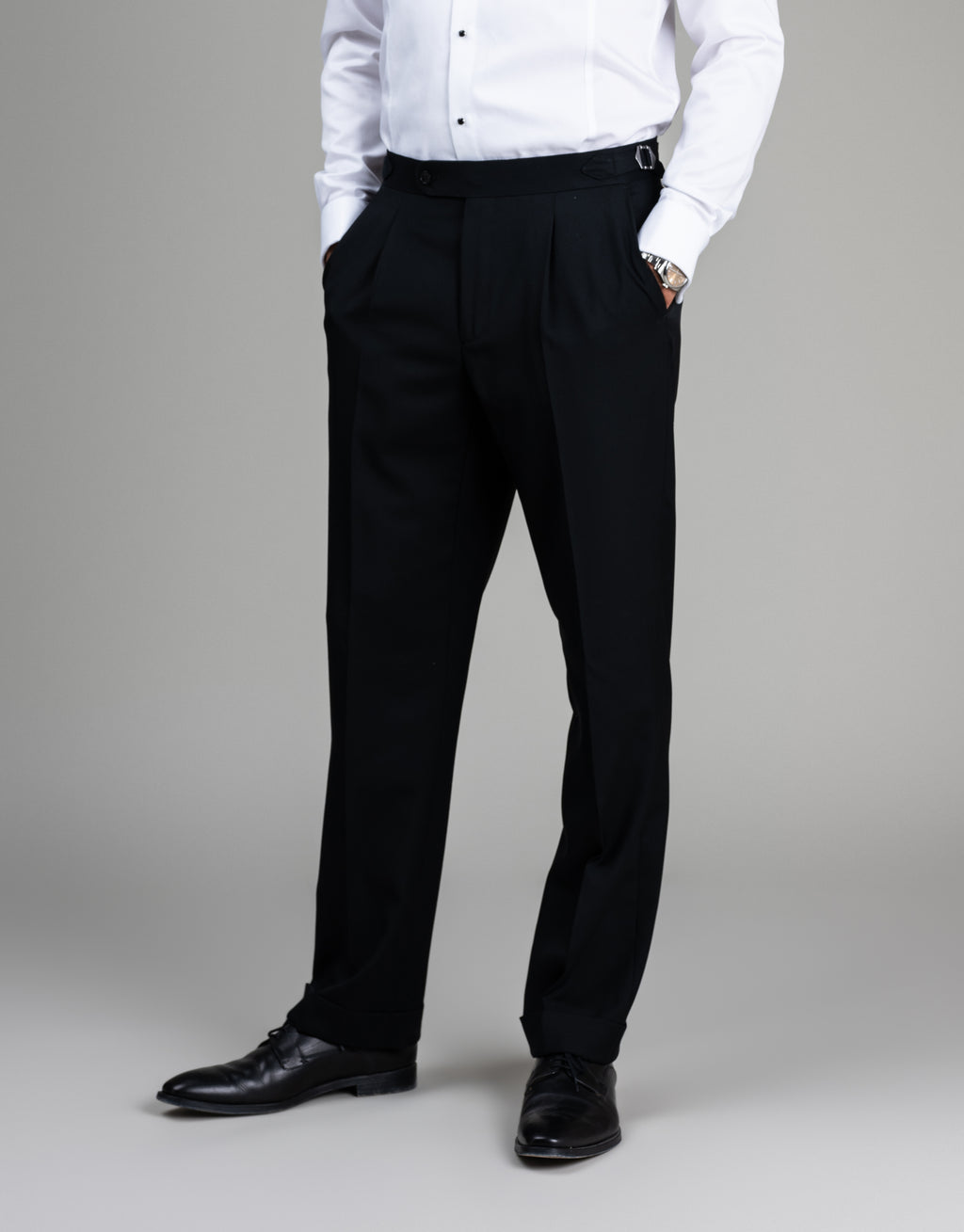 Tom is 185cm wearing size 84