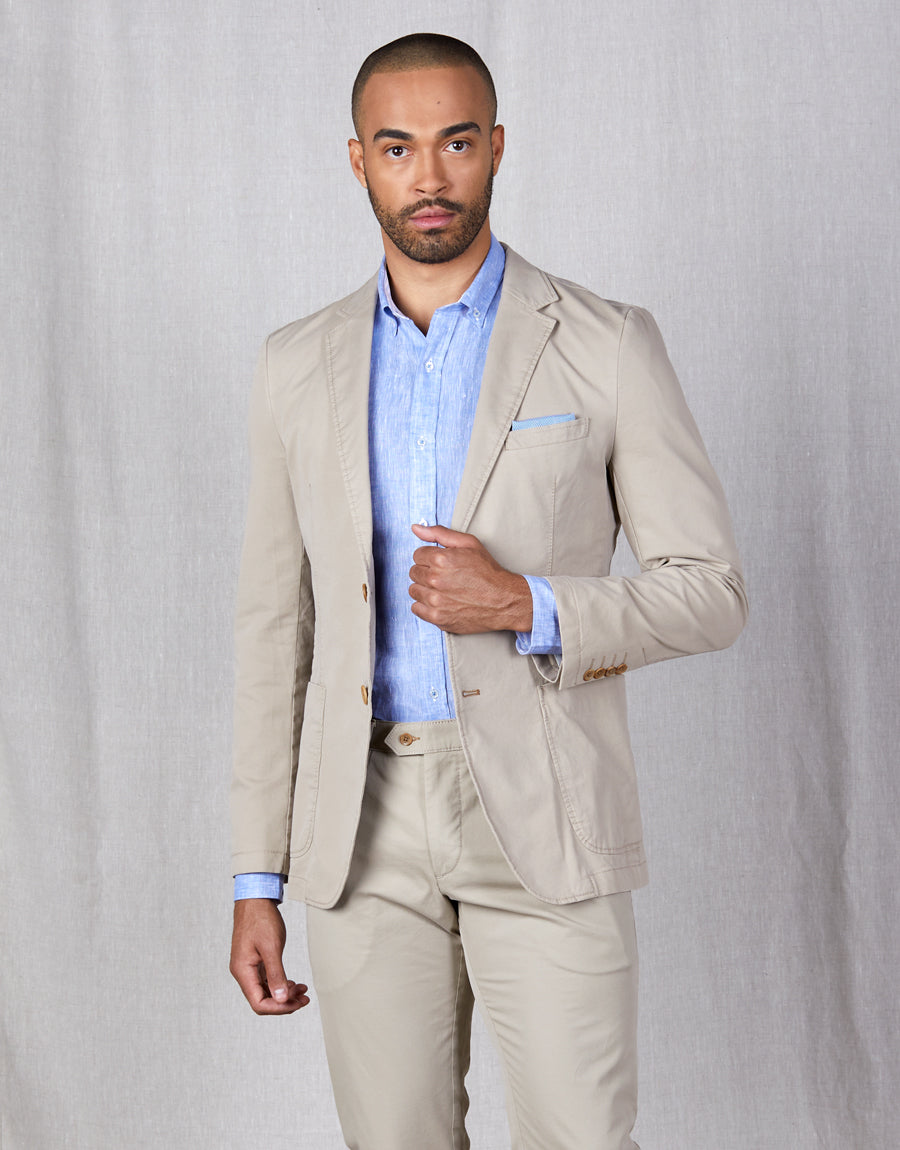 Don is 190cm wearing size 100 Tall blazer & 34 chino